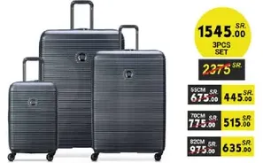 3 pieces luggage set with various sizes.