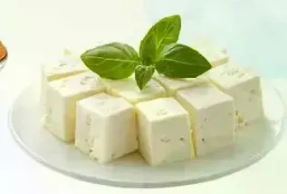 جبنه كريميه ناعمه بنكهه خفيفه، مثاليه لمجموعه متنوعه من الاطباق.