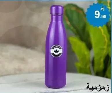 زجاجه ماء انيقه ومتينه باللون الارجواني.