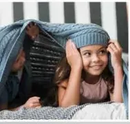 زي مريح ومرحب للاطفال، مثالي للمرح في الداخل.