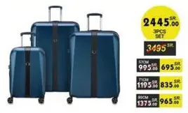 طقم حقايب سفر مكون من 3 قطع باللون الازرق.