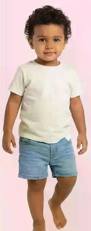 زي مريح وانيق للاطفال، مثالي للارتداء غير الرسمي.