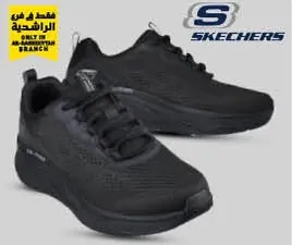 احذيه رياضيه سوداء من سكيشرز بتصميم مريح.