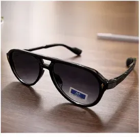 نظارات شمسيه انيقه بتصميم عصري.