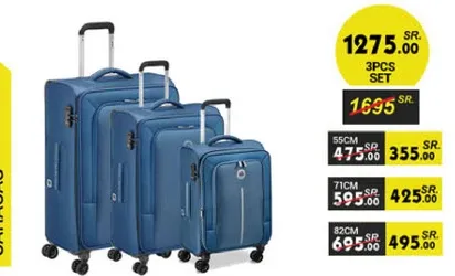 طقم حقايب مكون من 3 قطع باللون الازرق.