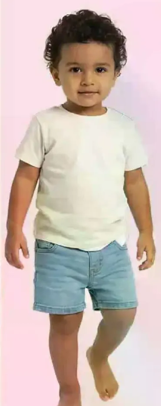 زي مريح وانيق للاطفال، مثالي للارتداء غير الرسمي.