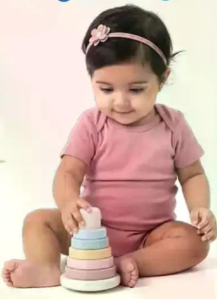 بدله ورديه لطيفه للاطفال، مثاليه للراحه والاناقه.