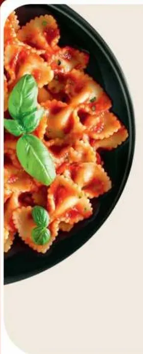 مكرونه لذيذه مع صلصه الطماطم الغنيه والريحان الطازج.