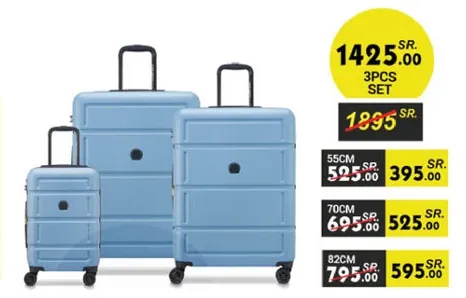طقم حقايب سفر مكون من 3 قطع باللون الازرق، يشمل احجام 55 سم و70 سم و82 سم.
