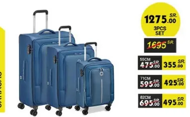 طقم حقايب سفر مكون من 3 قطع باللون الازرق.
