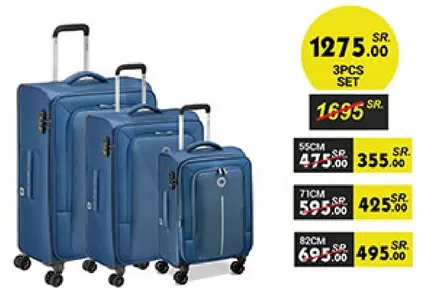 طقم حقايب سفر مكون من 3 قطع باللون الازرق.