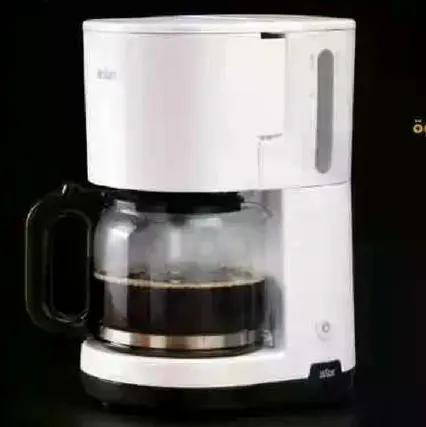 صانعه قهوه مع ابريق زجاجي لتحضير القهوه.