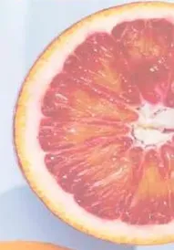 عصير برتقال طازج مع لون نابض ونكهه غنيه.