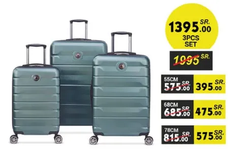 3 pieces luggage set in various sizes.
