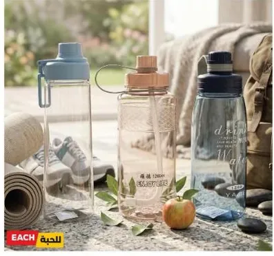 مجموعه من زجاجات المياه الانيقه والعمليه المناسبه للترطيب اليومي.