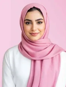 حجاب وردي جميل يضيف اناقه لاي زي.