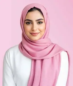 حجاب وردي جميل يضيف اناقه لاي زي.