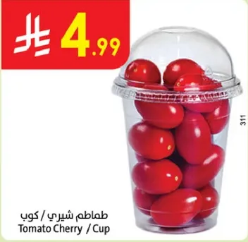 طماطم شيري في كوب.