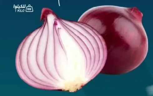بصل احمر طازج، مثالي للطهي والسلطات.